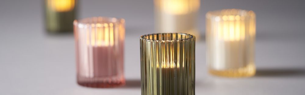 LED Pillar Candle - Duni LED Pillar Candles are rechargeable, energy- and cost efficient. A convenient waste-free alternative to candles, which saves time on cleaning and refilling.