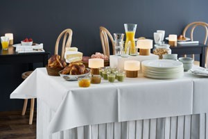 Evolin® Tableskirt White 0.72 x 4m