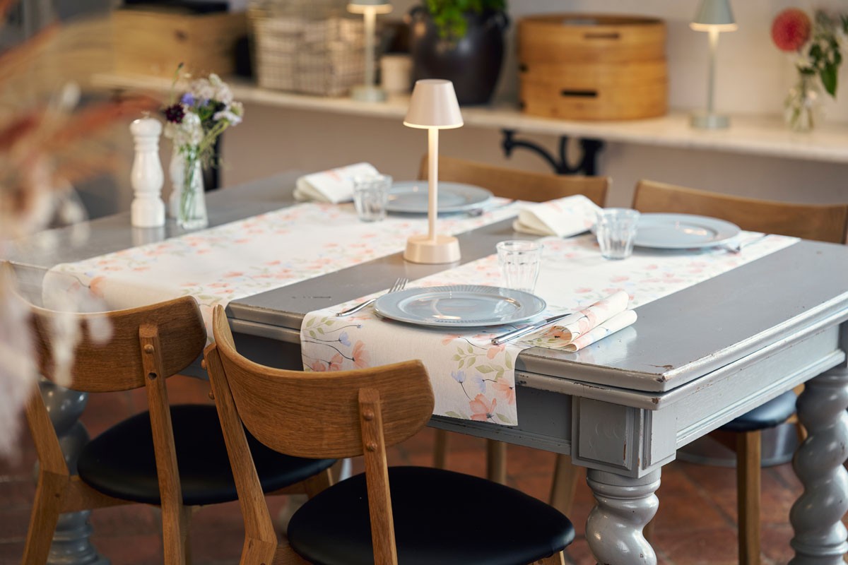 Bunny Bloom design in Tete-a-tete