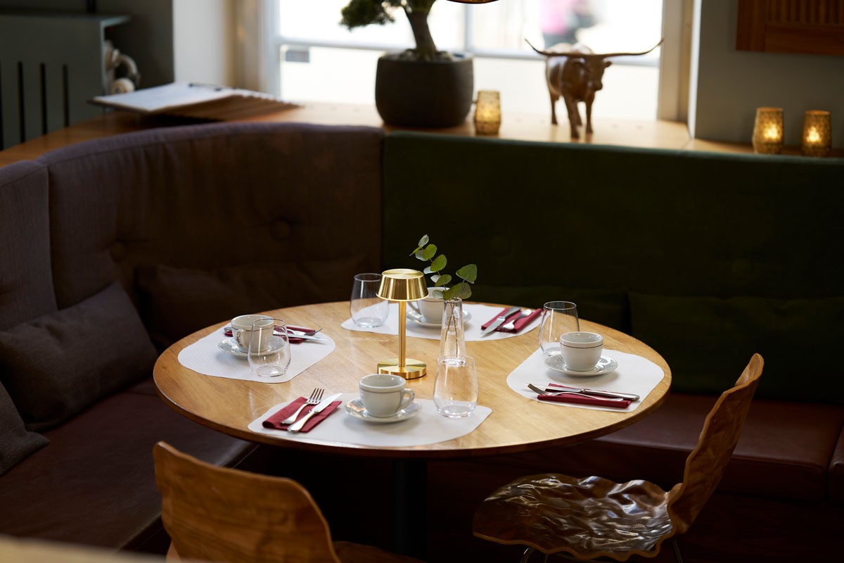 Nour Midi Brass LED Cordless Lamp